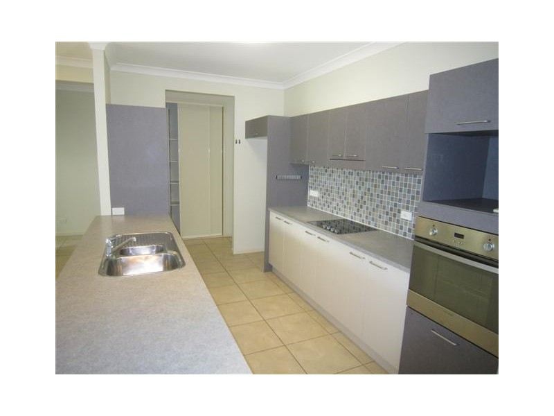 18 Cliffdale Street, Bentley Park QLD 4869