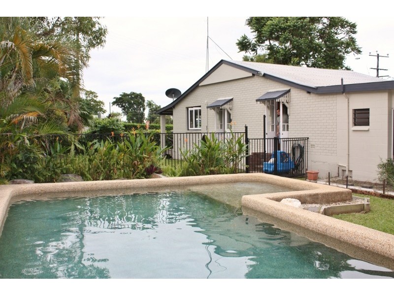 4 Coombs Street, White Rock QLD 4868