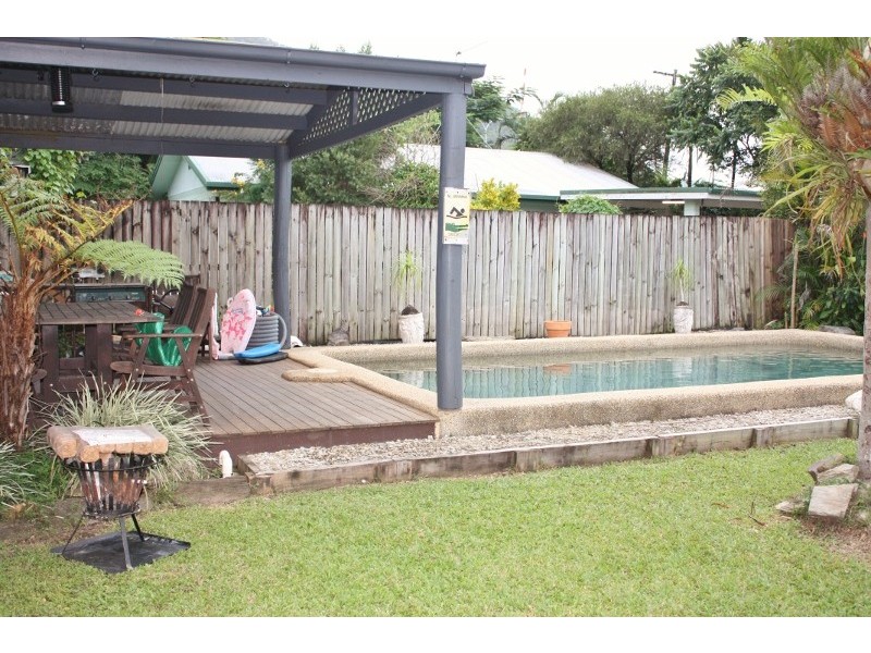 4 Coombs Street, White Rock QLD 4868