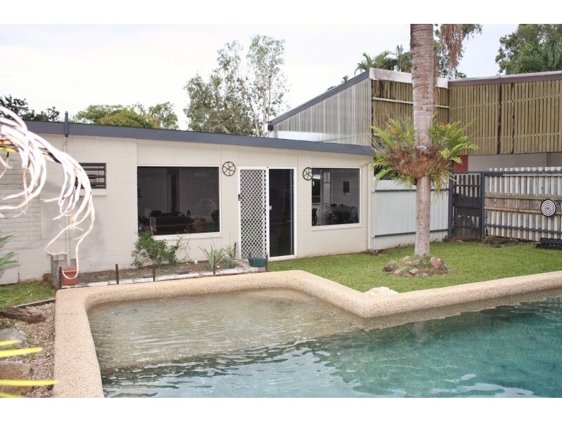 4 Coombs Street, White Rock QLD 4868