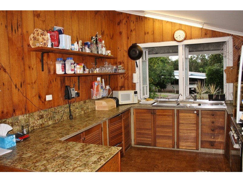 4 Coombs Street, White Rock QLD 4868