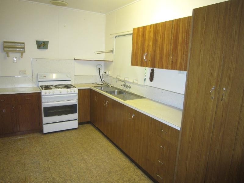 52 Hayward Street, Mooroobool QLD 4870