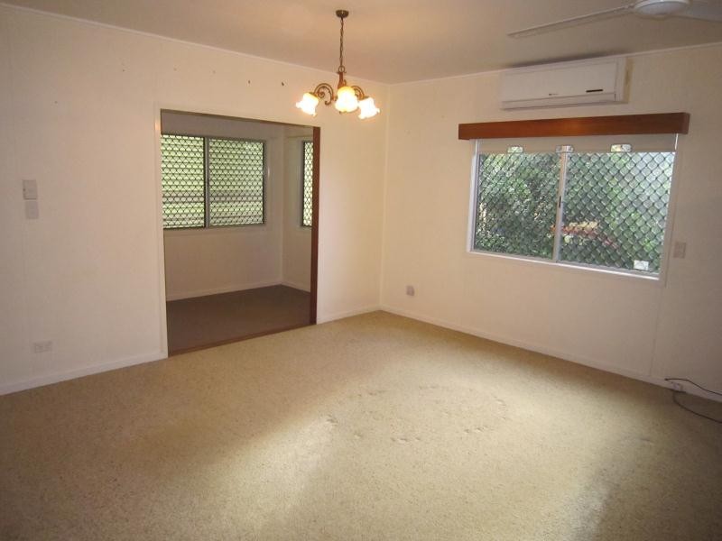 52 Hayward Street, Mooroobool QLD 4870