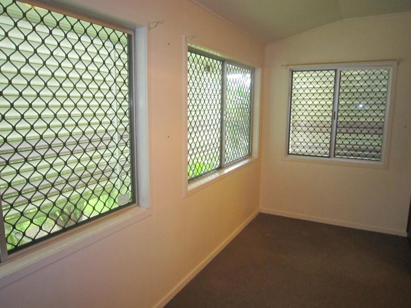 52 Hayward Street, Mooroobool QLD 4870