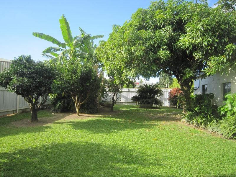 52 Hayward Street, Mooroobool QLD 4870