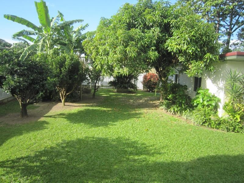 52 Hayward Street, Mooroobool QLD 4870