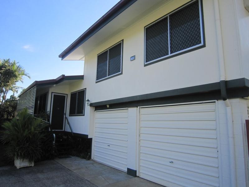 52 Hayward Street, Mooroobool QLD 4870