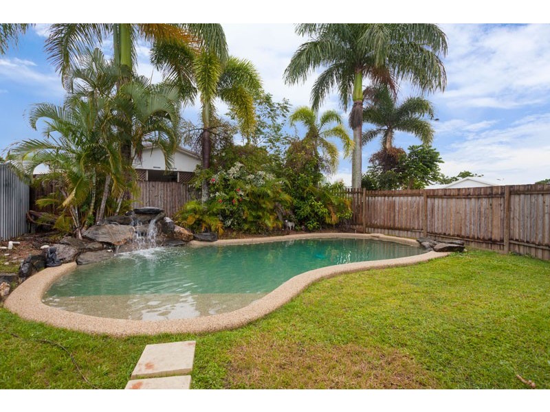 17 Harlequin Street, White Rock QLD 4868