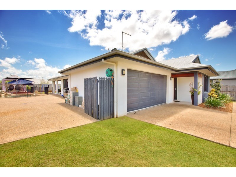 6 Laidley Close, Bentley Park QLD 4869