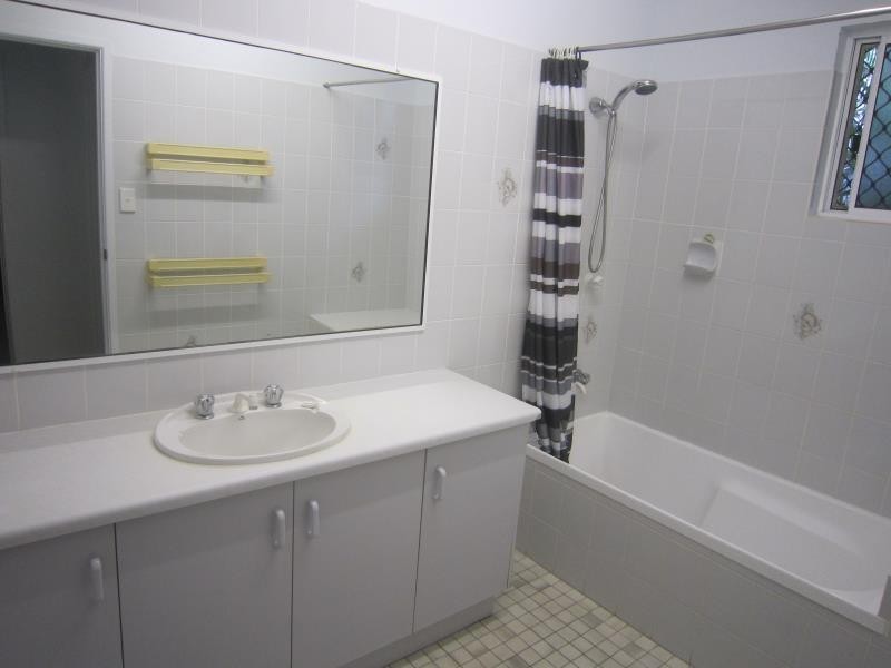 16 Blackbird street, Bentley Park QLD 4869