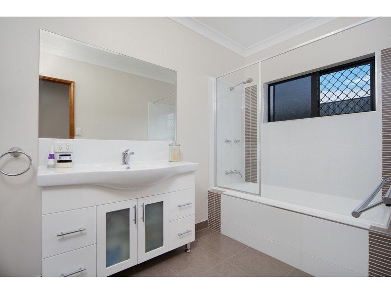 Bentley Park QLD 4869