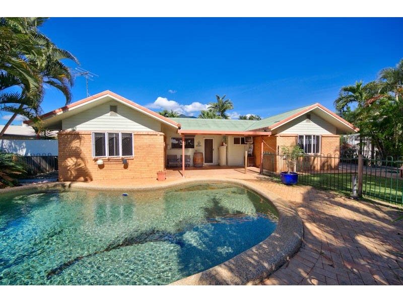 185 Robert Road, Bentley Park QLD 4869