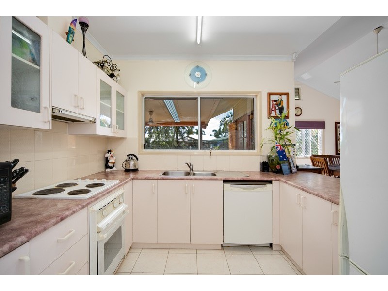 185 Robert Road, Bentley Park QLD 4869