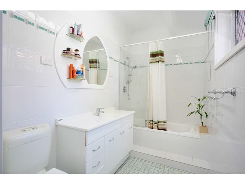 185 Robert Road, Bentley Park QLD 4869