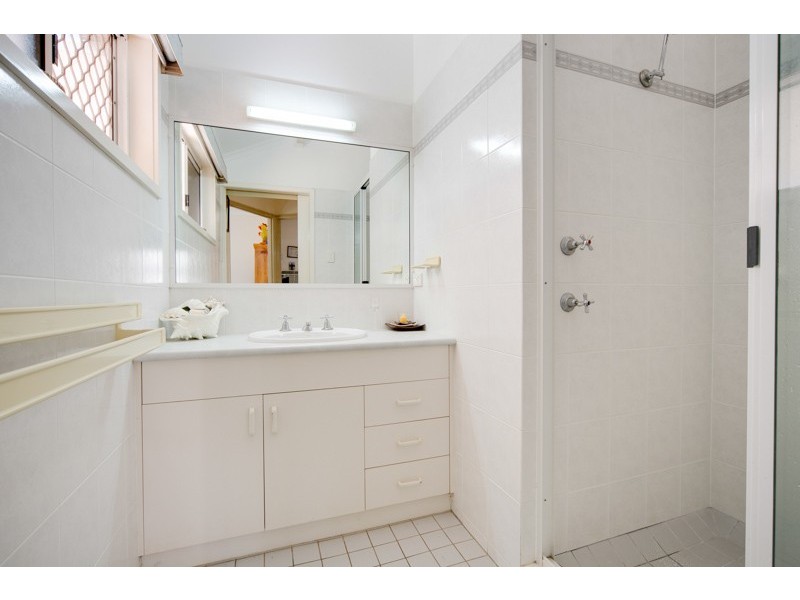 185 Robert Road, Bentley Park QLD 4869