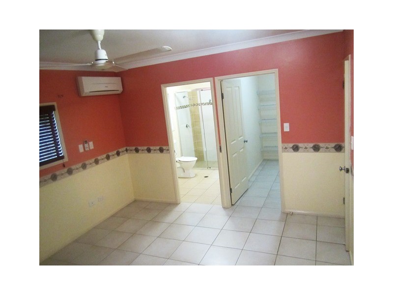 Bentley Park QLD 4869