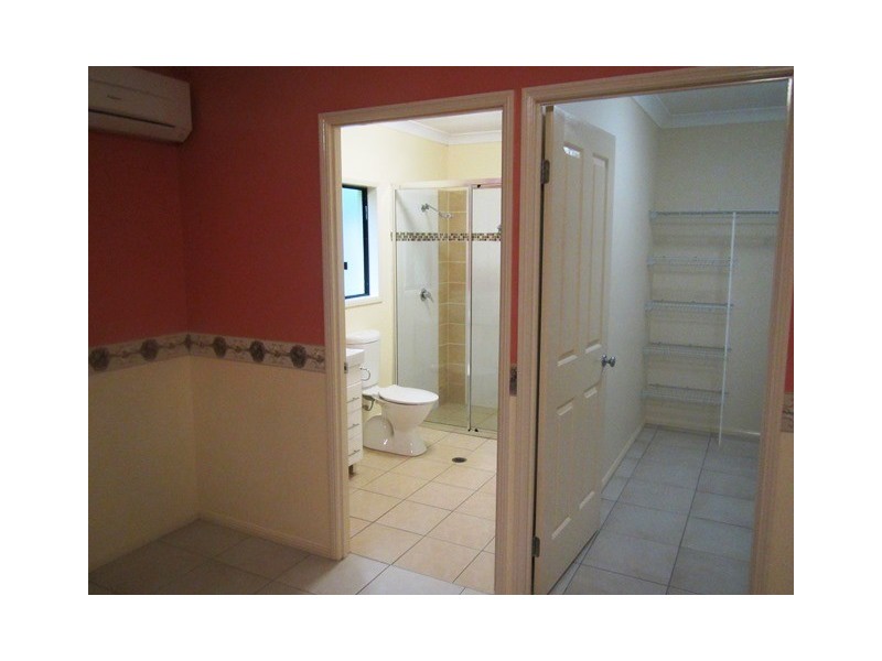 Bentley Park QLD 4869