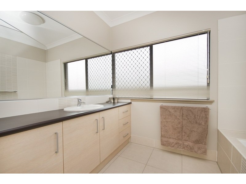 Bentley Park QLD 4869