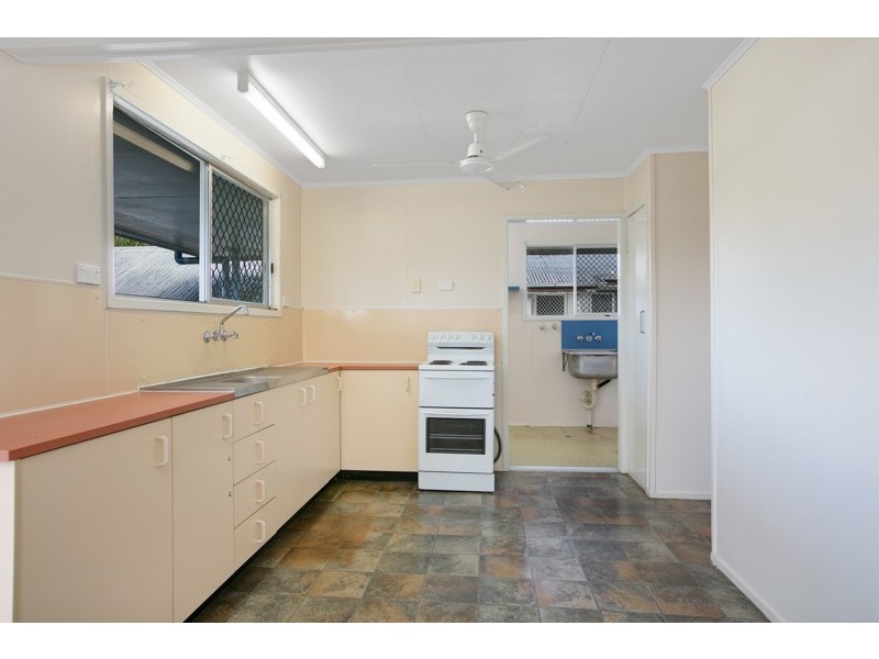 4 Millard Street, Manoora QLD 4870
