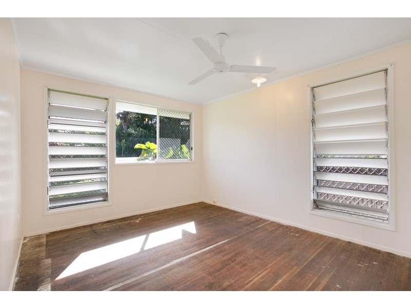 4 Millard Street, Manoora QLD 4870