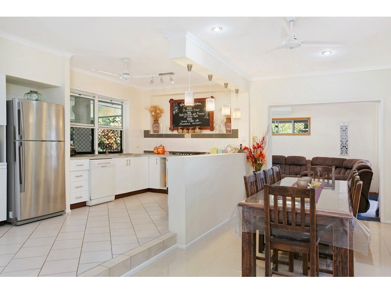 1 Olea Court, Redlynch QLD 4870