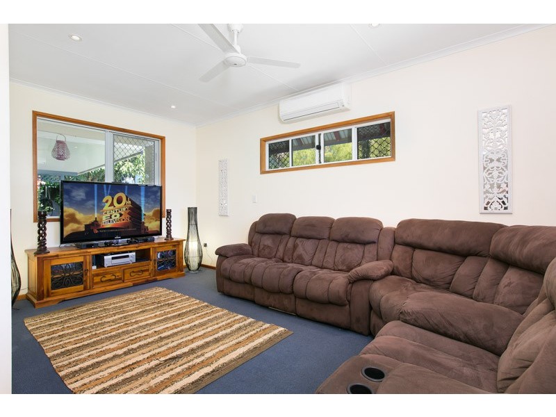 1 Olea Court, Redlynch QLD 4870