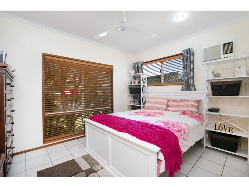 1 Olea Court, Redlynch QLD 4870