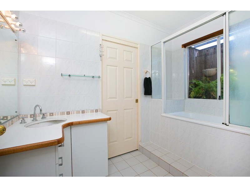 1 Olea Court, Redlynch QLD 4870