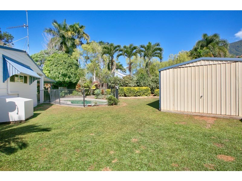 1 Olea Court, Redlynch QLD 4870