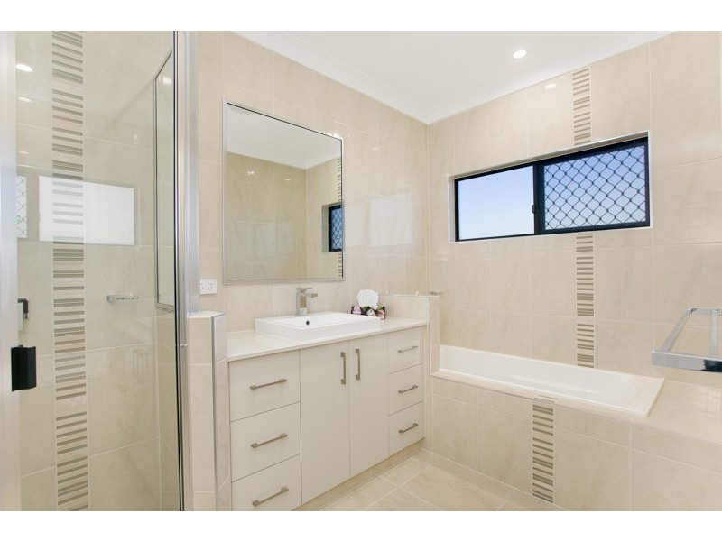 Bentley Park QLD 4869