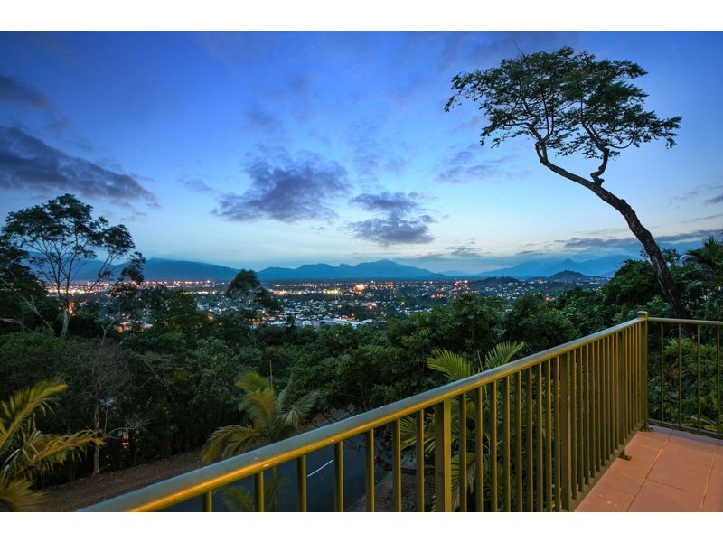 1 Oceanview Place, Mooroobool QLD 4870