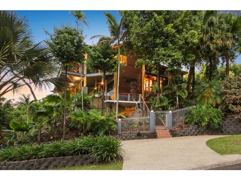 1 Oceanview Place, Mooroobool QLD 4870