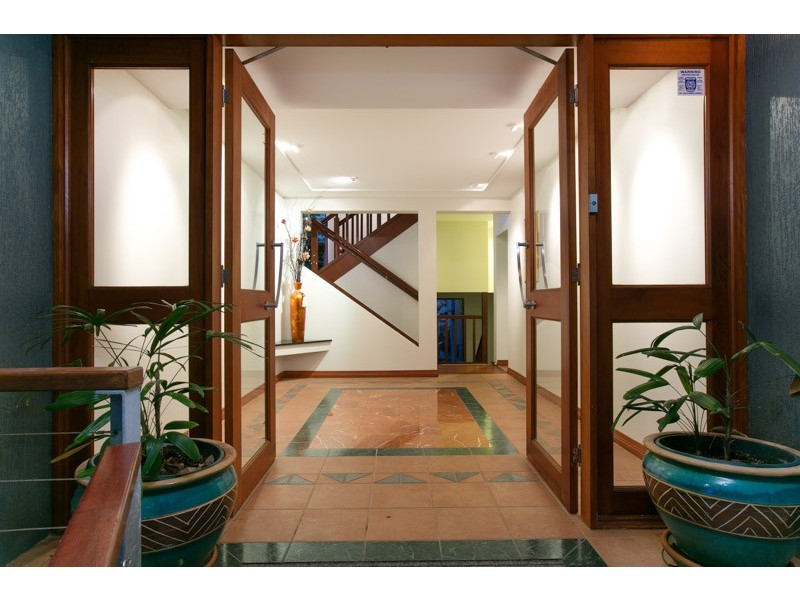 1 Oceanview Place, Mooroobool QLD 4870