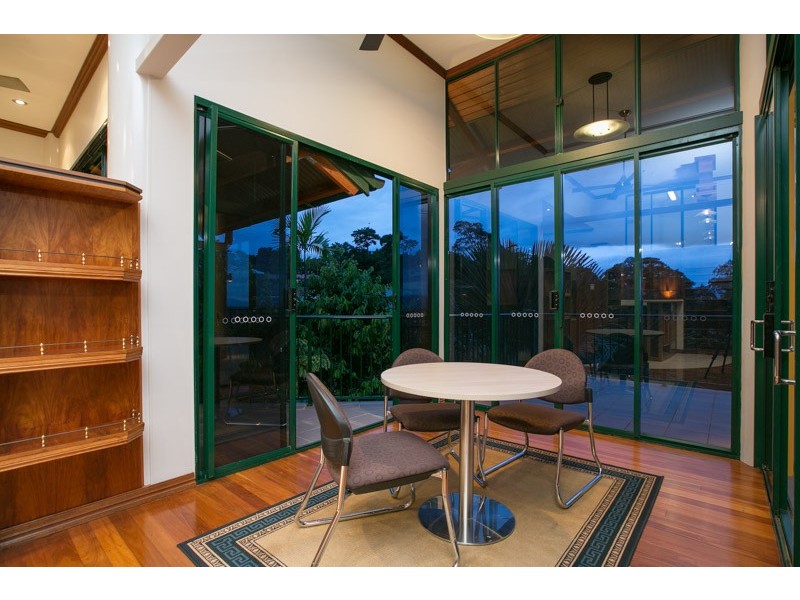 1 Oceanview Place, Mooroobool QLD 4870