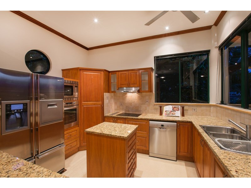 1 Oceanview Place, Mooroobool QLD 4870