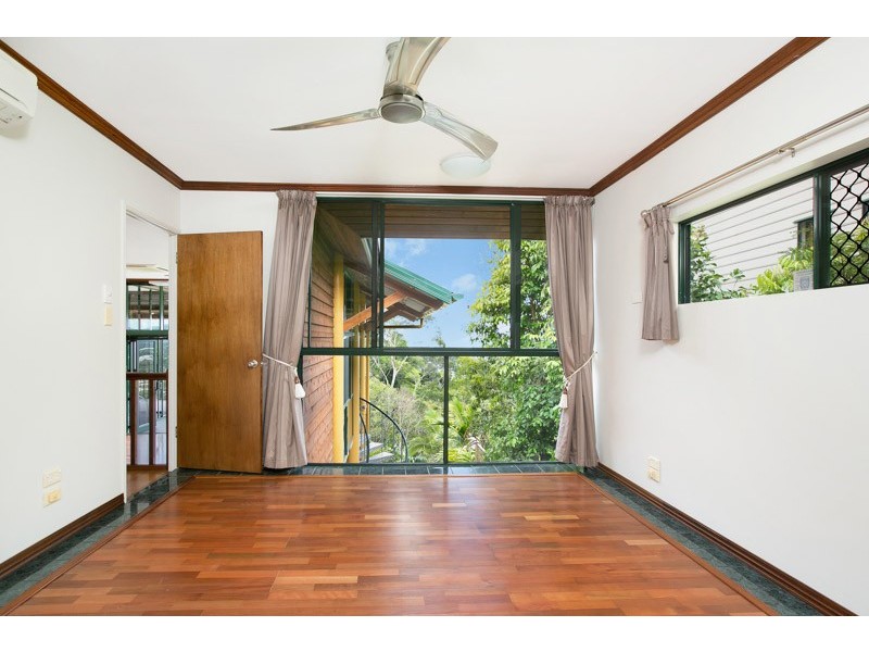 1 Oceanview Place, Mooroobool QLD 4870