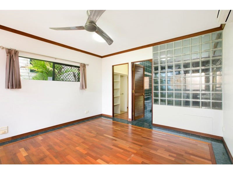 1 Oceanview Place, Mooroobool QLD 4870