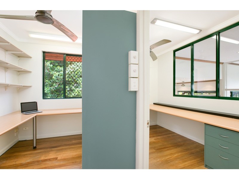 1 Oceanview Place, Mooroobool QLD 4870