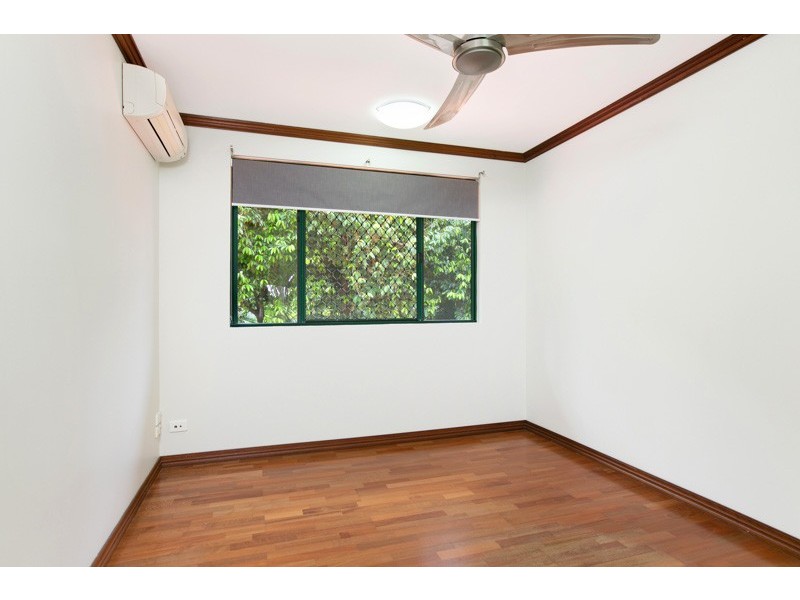 1 Oceanview Place, Mooroobool QLD 4870