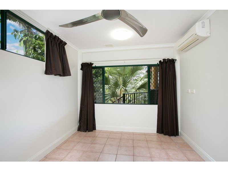 1 Oceanview Place, Mooroobool QLD 4870