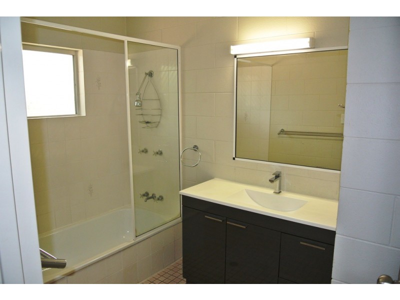 7 Vianen Close, Bentley Park QLD 4869