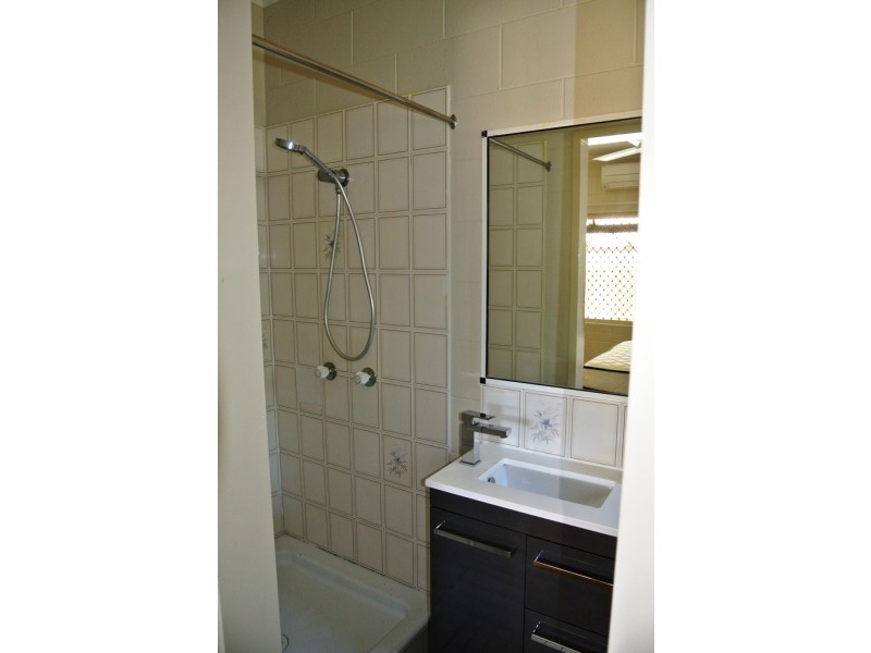 7 Vianen Close, Bentley Park QLD 4869