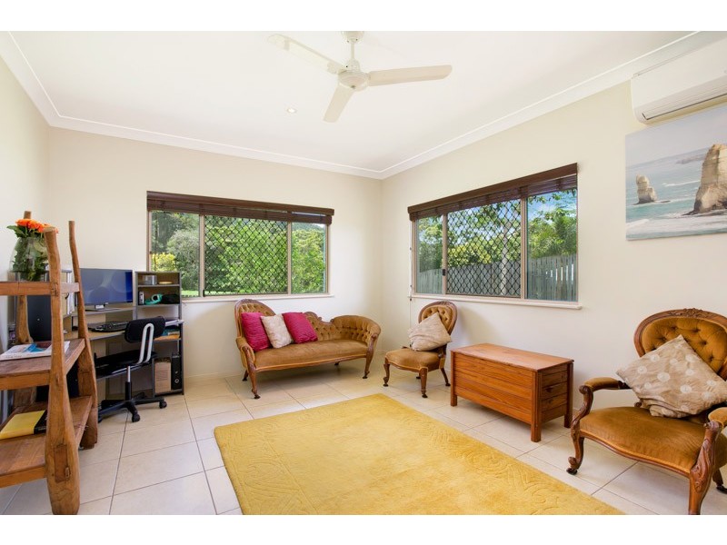 6 Anniebuka Close, Bentley Park QLD 4869