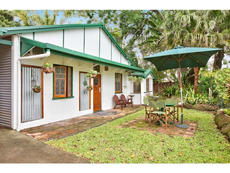 26 Miles Street, Manoora QLD 4870