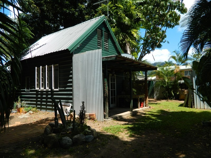 26 Miles Street, Manoora QLD 4870