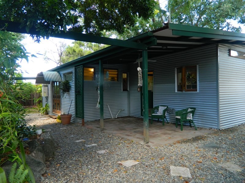 26 Miles Street, Manoora QLD 4870