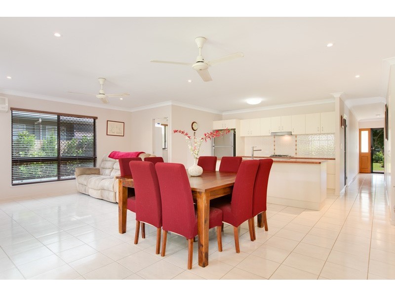 8 Bromell Close, Redlynch QLD 4870