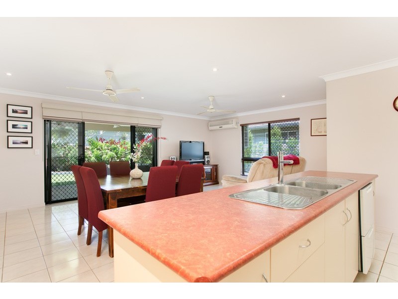 8 Bromell Close, Redlynch QLD 4870