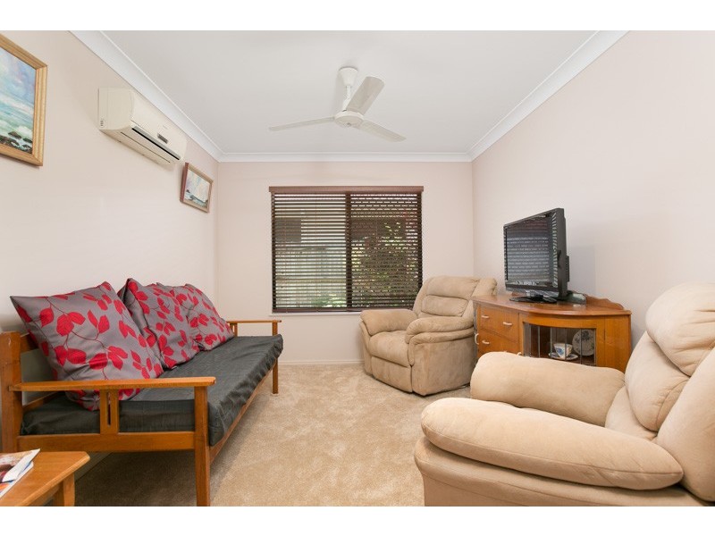 8 Bromell Close, Redlynch QLD 4870