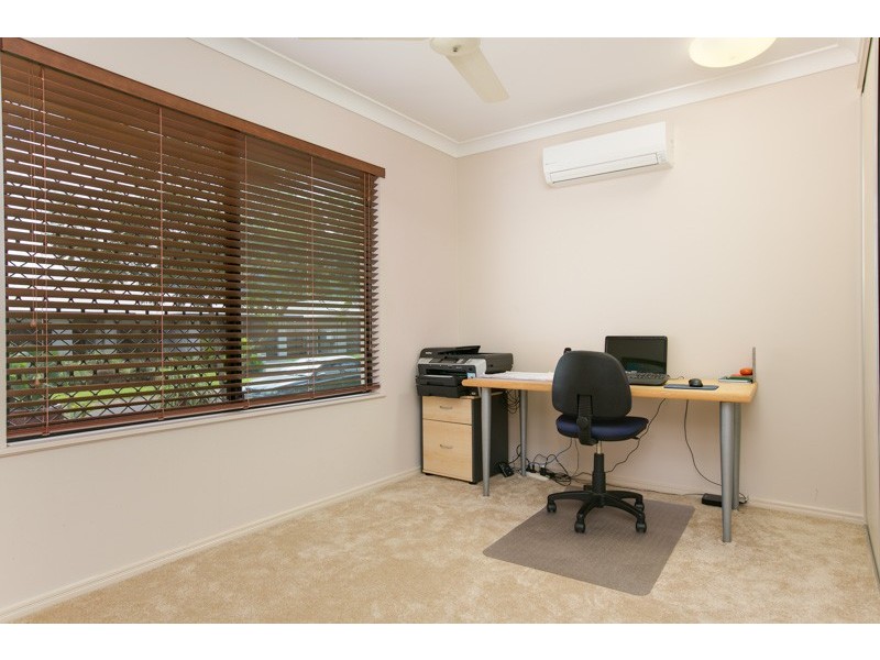 8 Bromell Close, Redlynch QLD 4870